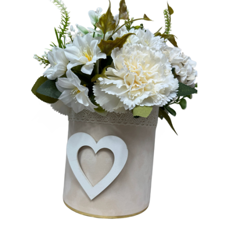 Welurowy flowerbox beżowy z bukietem goździków
